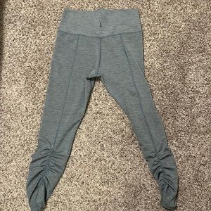 Women’s Large Yoga Nike Capri